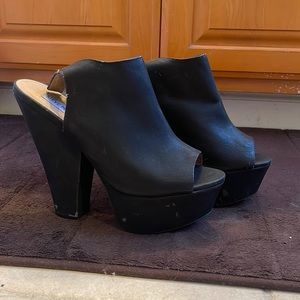 Steve Madden black wedges with open toe